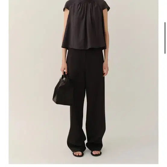 [SOLD OUT] 킨더살몬 Gather Blouse Dark-navy