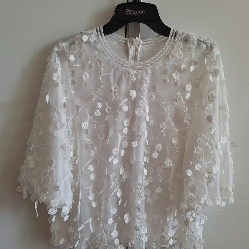 [SOLD OUT] 한섬오브제ST-플라워아플리케블라우스(55)
