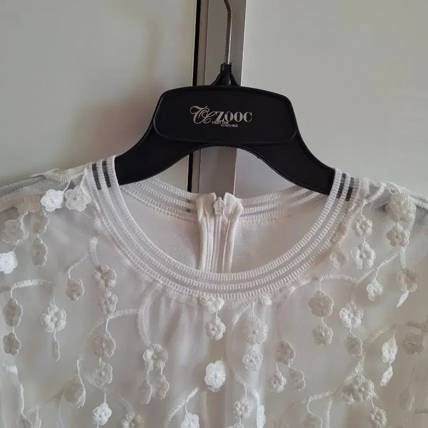 [SOLD OUT] 한섬오브제ST-플라워아플리케블라우스(55)