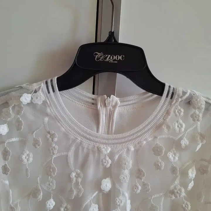 [SOLD OUT] 한섬오브제ST-플라워아플리케블라우스(55)