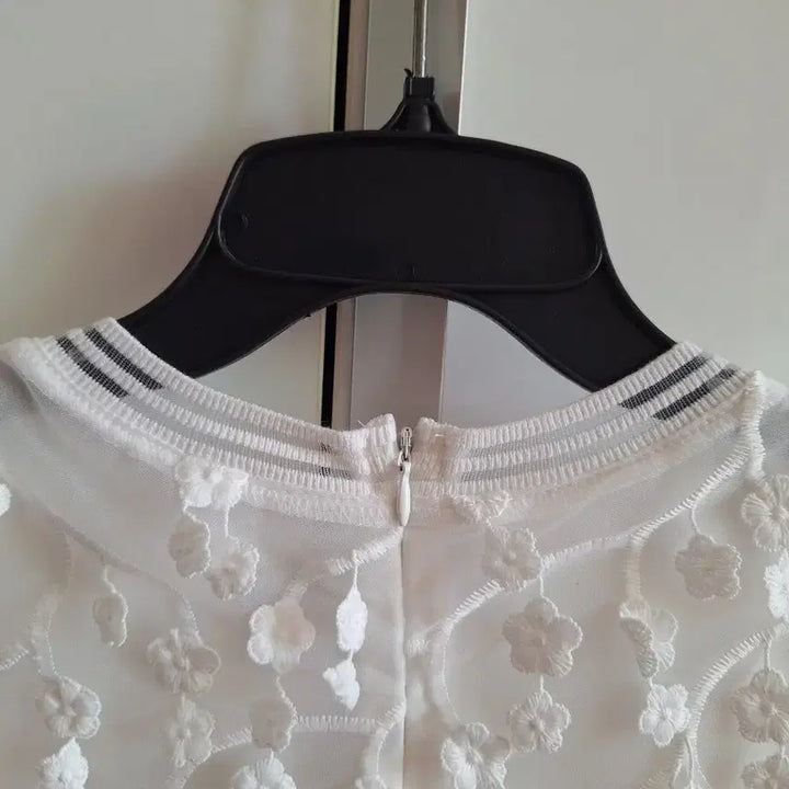 [SOLD OUT] 한섬오브제ST-플라워아플리케블라우스(55)