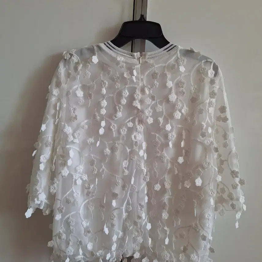 [SOLD OUT] 한섬오브제ST-플라워아플리케블라우스(55)