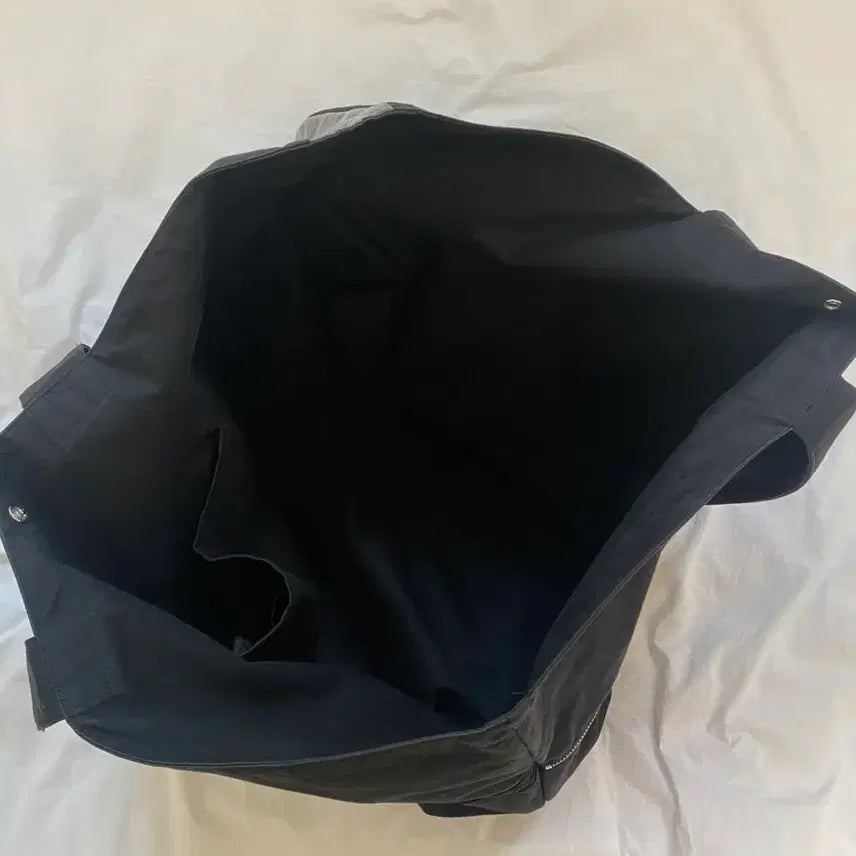 [SOLD OUT] 큐레이티드퍼레이드 RIVER TOTE BAG BLACK