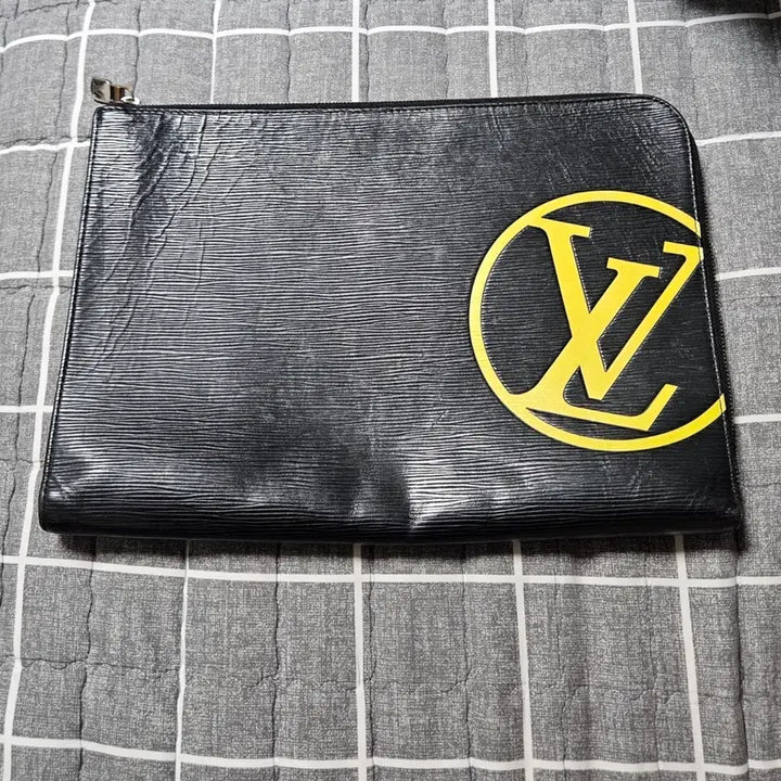 [BUNJANG] Louis Vuitton Epi Pochette Jour GM Yellow Logo Clutch Bag / 루이비통 에삐 포쉐트 주르 GM LV 옐로우 로고 클러치백 (단품)