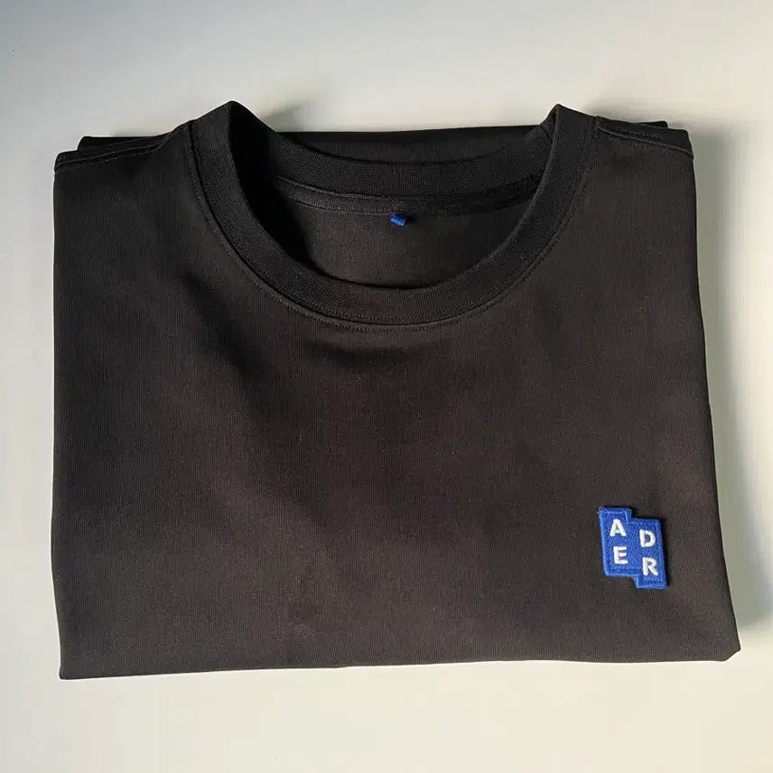 [SOLD OUT] 아더에러 블랙 티셔츠 패치 로고 xl판매합니다.