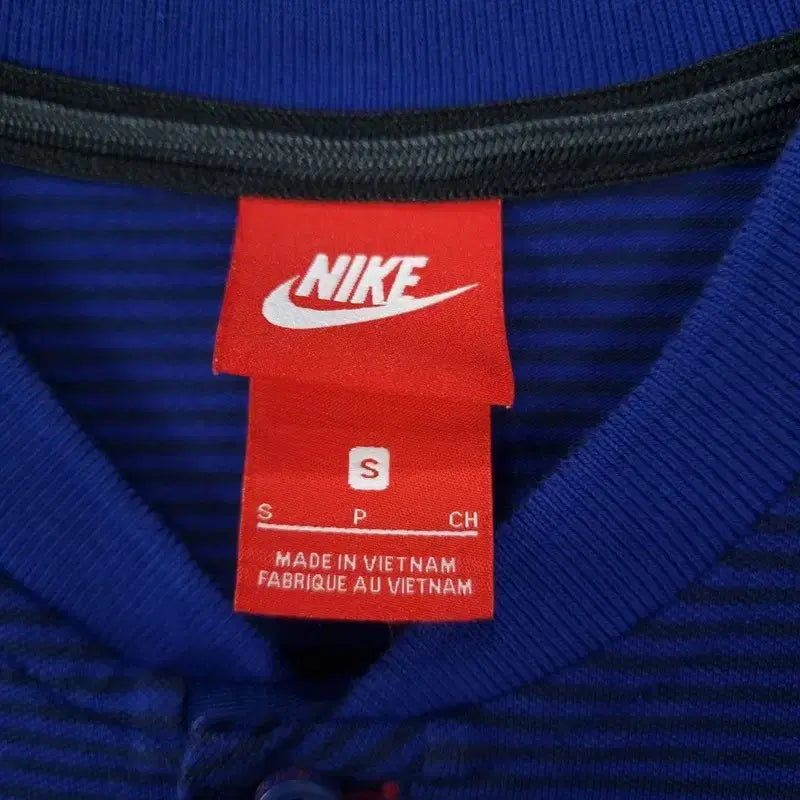 [BUNJANG] Nike Barcelona Striped Henley Long Sleeve T-shirt Navy / 나이키 바르셀로나 스트라이프 헨리넥 롱 반팔티 네이비 M20220