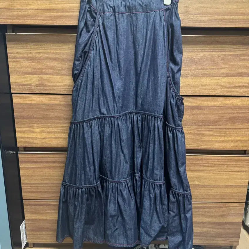 [BUNJANG] Roerchual Red Stitch Denim Tiered Skirt / 로액슈얼 레드 스티치 데님 티어드 스커트