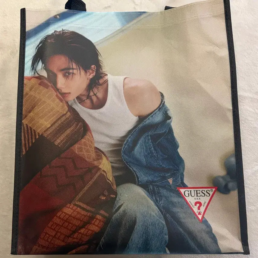 [SOLD OUT] 스트레이키즈 현진 게스 각인데님백 타포린백 룩북 에코백 키링 볼펜 일괄