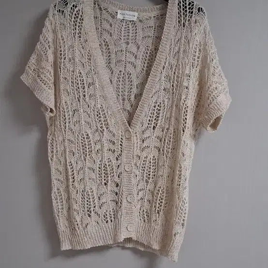 [SOLD OUT] (새상품)펀칭 반팔 니트가디건