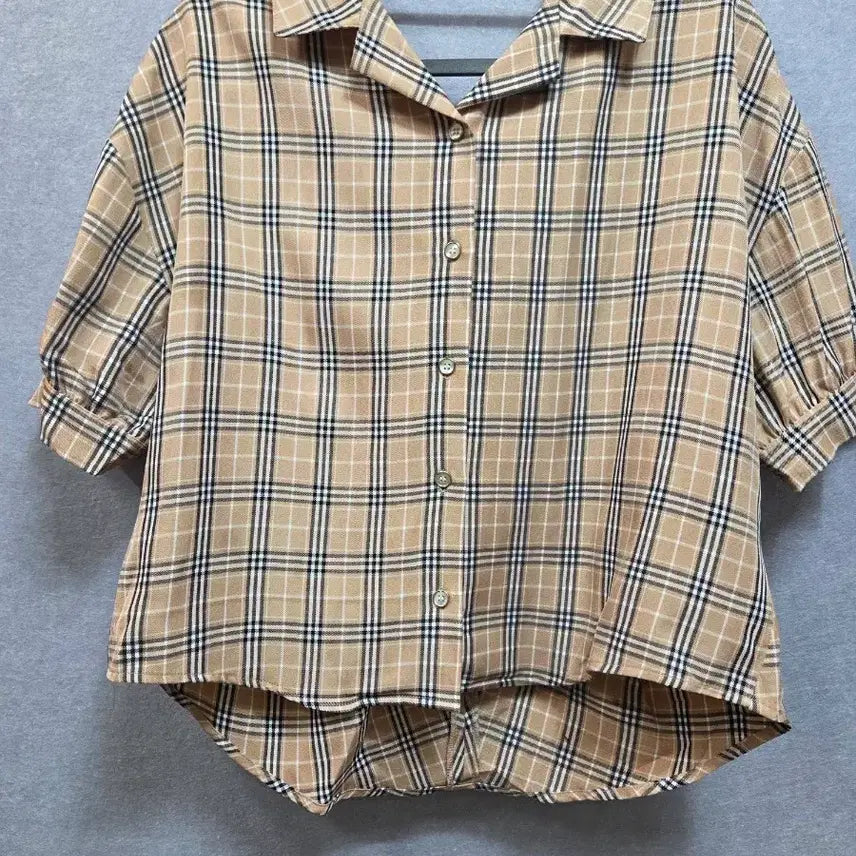 [BUNJANG] MUJI Check Pattern Asymmetrical Hem Blouse / 무인양품 체크 패턴 반팔 블라우스