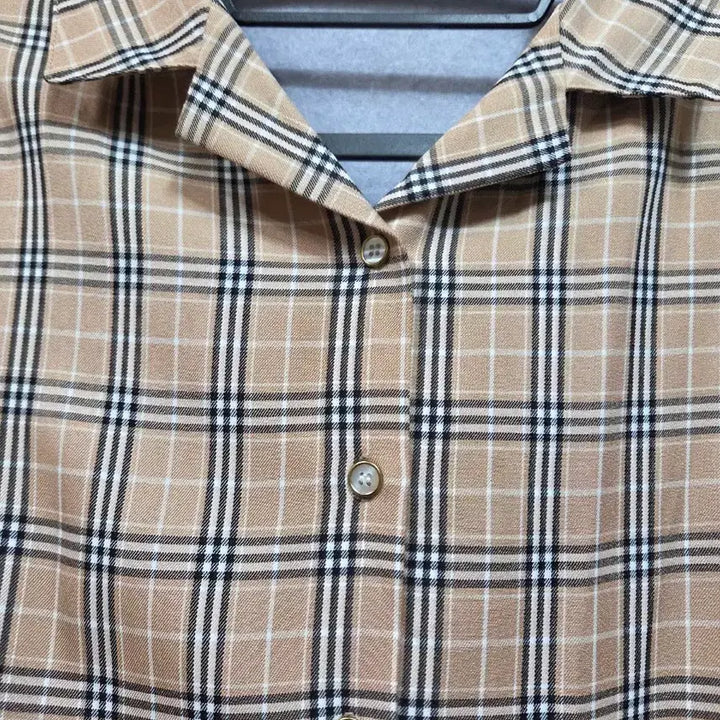 [BUNJANG] MUJI Check Pattern Asymmetrical Hem Blouse / 무인양품 체크 패턴 반팔 블라우스