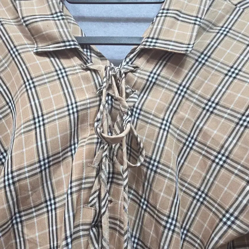 [BUNJANG] MUJI Check Pattern Asymmetrical Hem Blouse / 무인양품 체크 패턴 반팔 블라우스