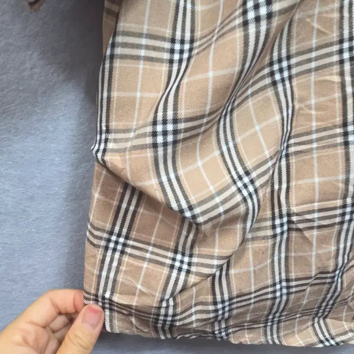 [BUNJANG] MUJI Check Pattern Asymmetrical Hem Blouse / 무인양품 체크 패턴 반팔 블라우스