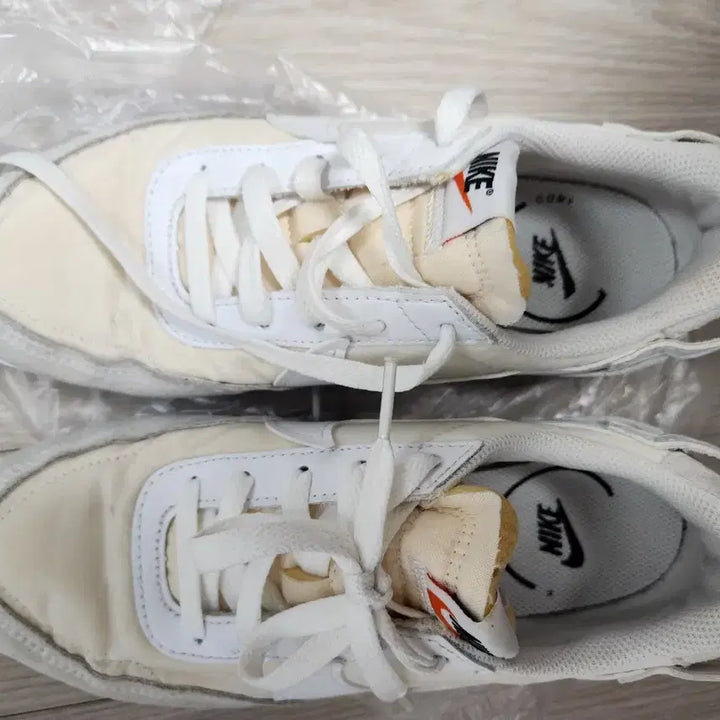 [BUNJANG] Nike Waffle Debut Moonbeam White Sneakers / 나이키 와플 데뷰 문빔화이트