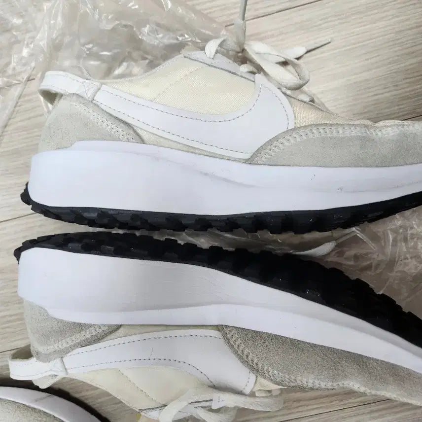 [BUNJANG] Nike Waffle Debut Moonbeam White Sneakers / 나이키 와플 데뷰 문빔화이트