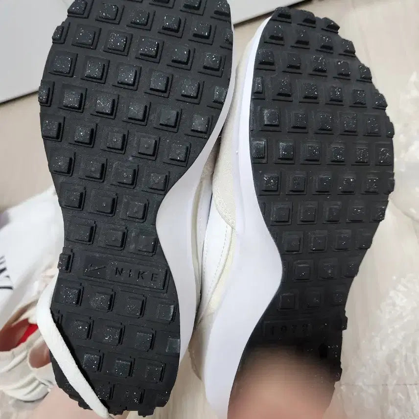 [BUNJANG] Nike Waffle Debut Moonbeam White Sneakers / 나이키 와플 데뷰 문빔화이트