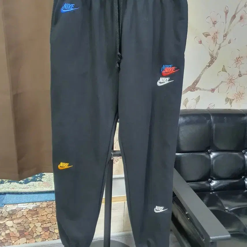 [SOLD OUT] 나이키 멀티 스우시 로고 블랙 조거팬츠  택배비포함가