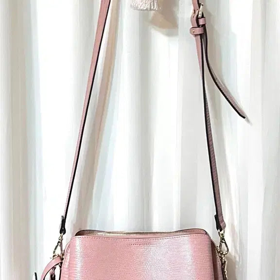 [BUNJANG] Samantha Thavasa Pink Embossed Leather Crossbody Tote Shoulder Bag / 사만다 타바사 핑크 엠보싱 가죽 크로스백 토트백 숄더백 거의새것