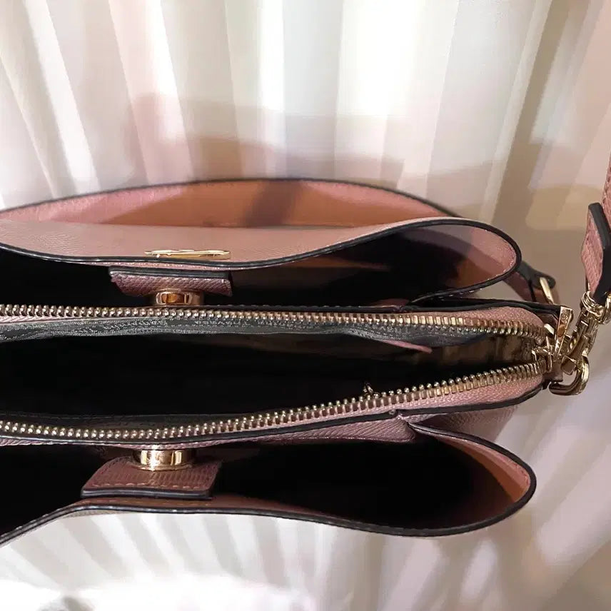 [BUNJANG] Samantha Thavasa Pink Embossed Leather Crossbody Tote Shoulder Bag / 사만다 타바사 핑크 엠보싱 가죽 크로스백 토트백 숄더백 거의새것