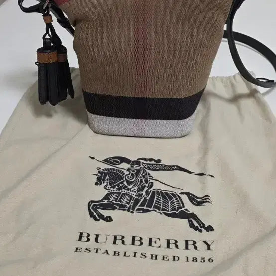 [BUNJANG] Burberry Bucket Bag Small Tote / 버버리 버킷백 스몰 풀셋