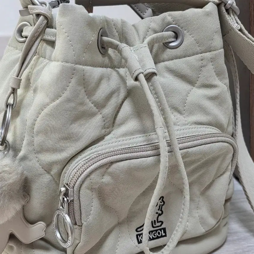 [BUNJANG] Kangol Q-B Quilted Bucket Bag (Ivory) / 캉골 Q-B 퀼팅 버킷백 복조리백 2way (아이보리)