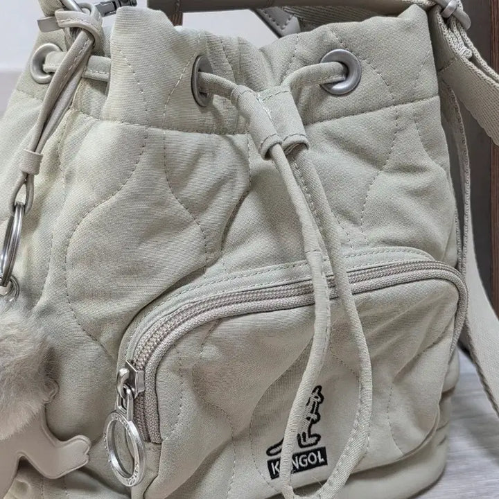 [BUNJANG] Kangol Q-B Quilted Bucket Bag (Ivory) / 캉골 Q-B 퀼팅 버킷백 복조리백 2way (아이보리)