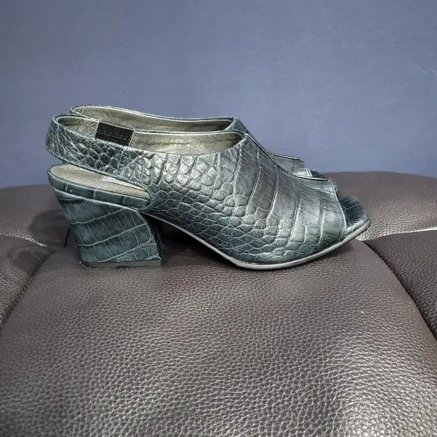 [BUNJANG] Leather Crocodile Pattern Open-toe Heels / 가죽 크록커다일 패턴 오픈토