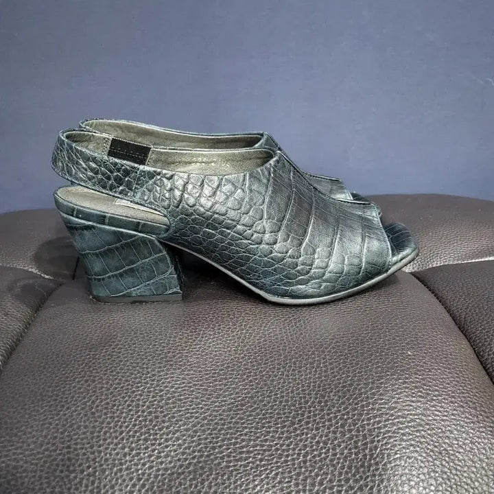 [BUNJANG] Leather Crocodile Pattern Open-toe Heels / 가죽 크록커다일 패턴 오픈토