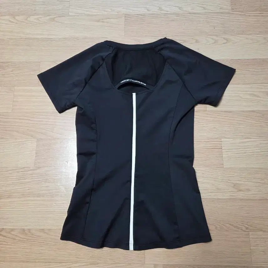 [SOLD OUT] 데상트 기능성 반팔티 S(90)