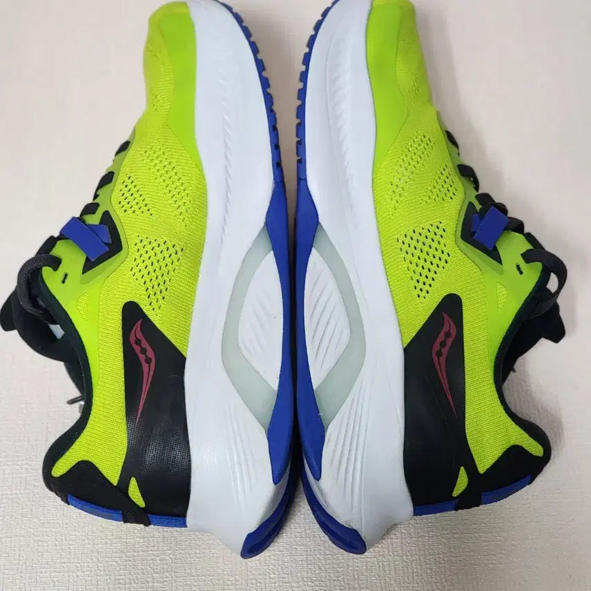 [BUNJANG] Saucony Guide 15 Running Shoes / 써코니 가이드 15 러닝화 형광 250mm