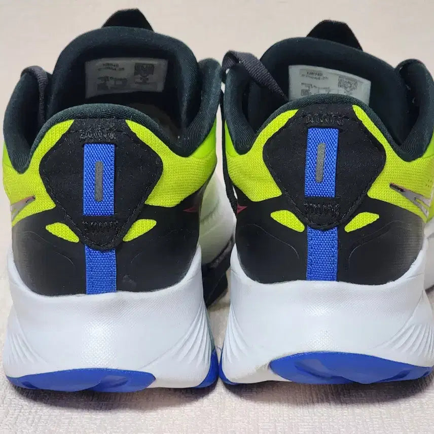[BUNJANG] Saucony Guide 15 Running Shoes / 써코니 가이드 15 러닝화 형광 250mm