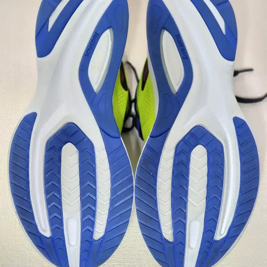 [BUNJANG] Saucony Guide 15 Running Shoes / 써코니 가이드 15 러닝화 형광 250mm