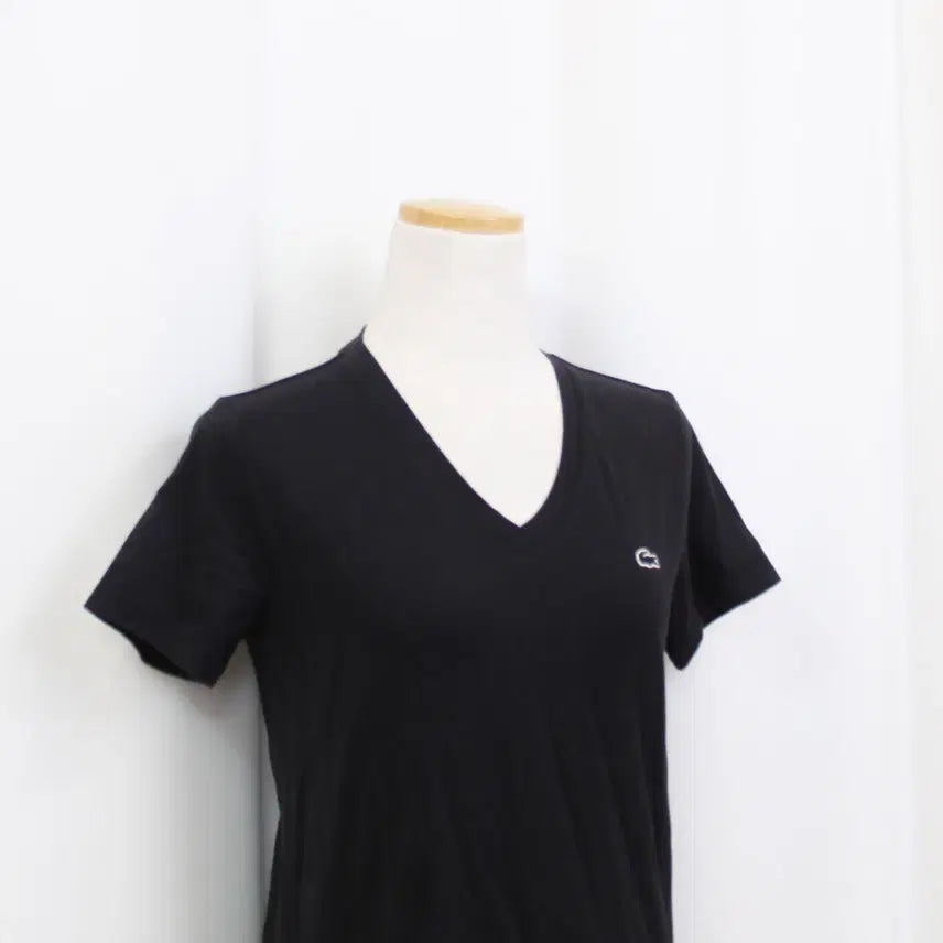 [SOLD OUT] [정품] 라코스테 여성 슬림핏 코튼 브이넥 반팔 티셔츠 (36) 상상샵
