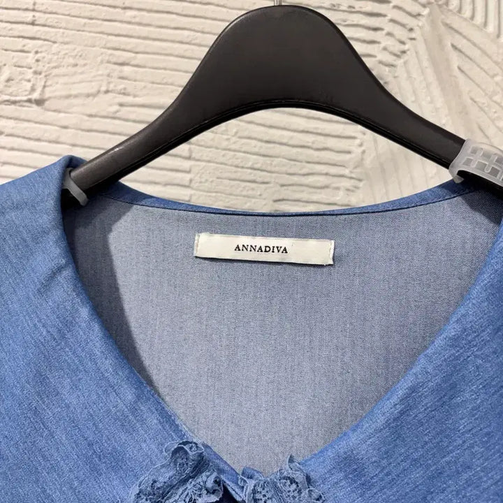 [SOLD OUT] 안나디바 데님컬러 빅카라 블라우스