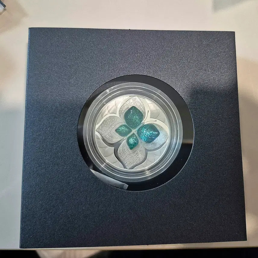 [SOLD OUT] 한정판 스와로브스키 보석 삽입 나비은화 1온스