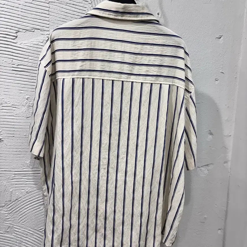 [BUNJANG] Signature Striped Loose Fit Short Sleeve Shirt / 시그니처 스트라이프 루즈핏 반팔 셔츠