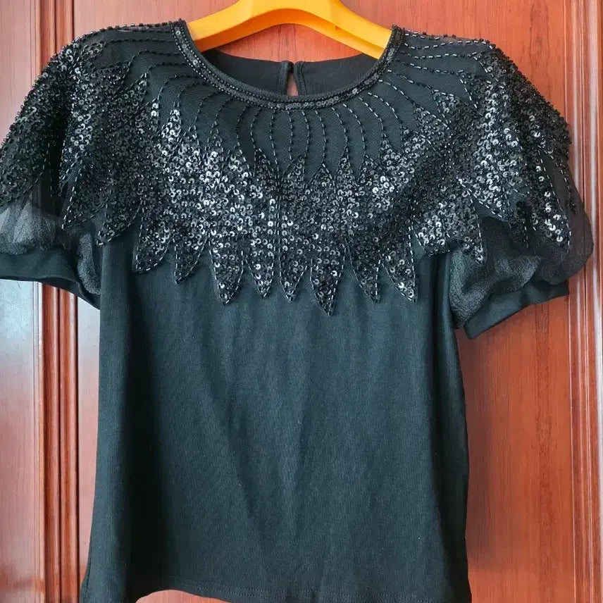 [BUNJANG] Black Sequin Embellished Short Sleeve Blouse / 블랙 스팽글 반팔 블라우스