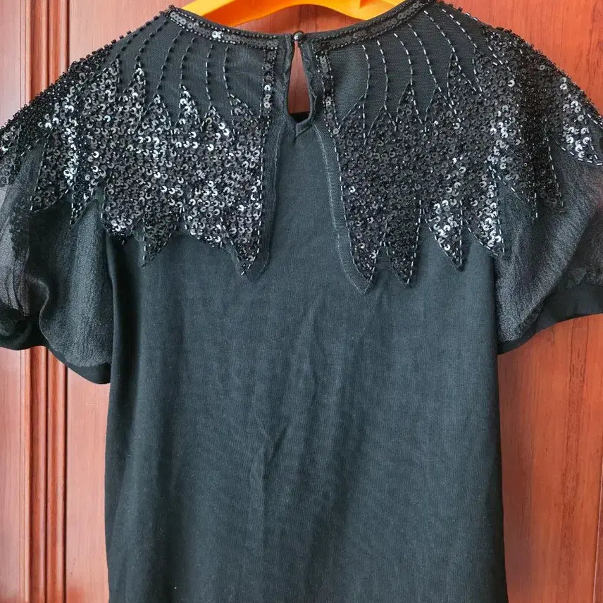[BUNJANG] Black Sequin Embellished Short Sleeve Blouse / 블랙 스팽글 반팔 블라우스