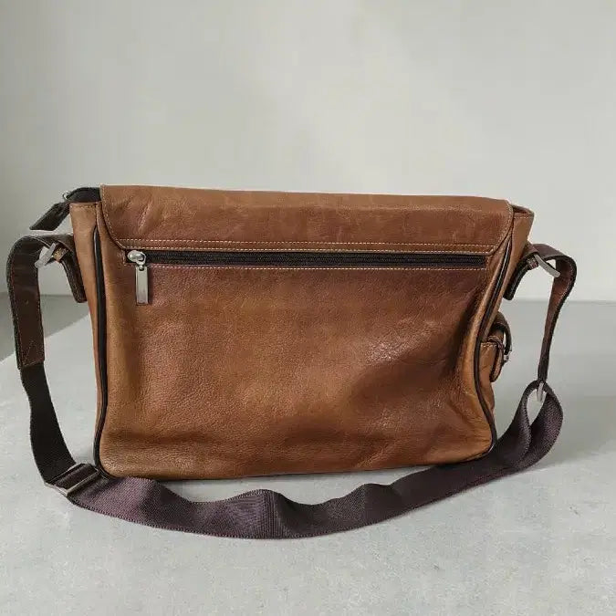 [BUNJANG] Esquire Vintage Leather Crossbody Bag / 에스콰이어 빈티지 통가죽 크로스백