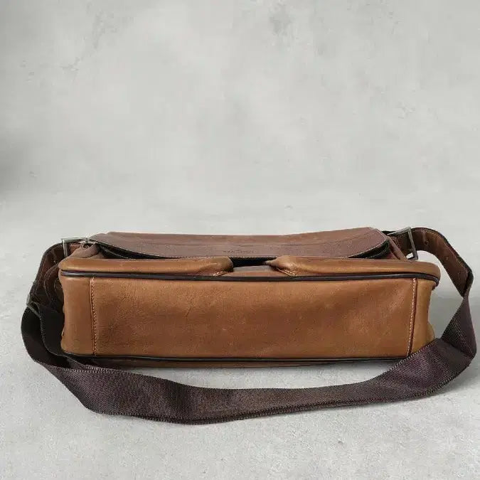 [BUNJANG] Esquire Vintage Leather Crossbody Bag / 에스콰이어 빈티지 통가죽 크로스백