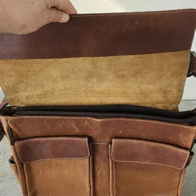 [BUNJANG] Esquire Vintage Leather Crossbody Bag / 에스콰이어 빈티지 통가죽 크로스백