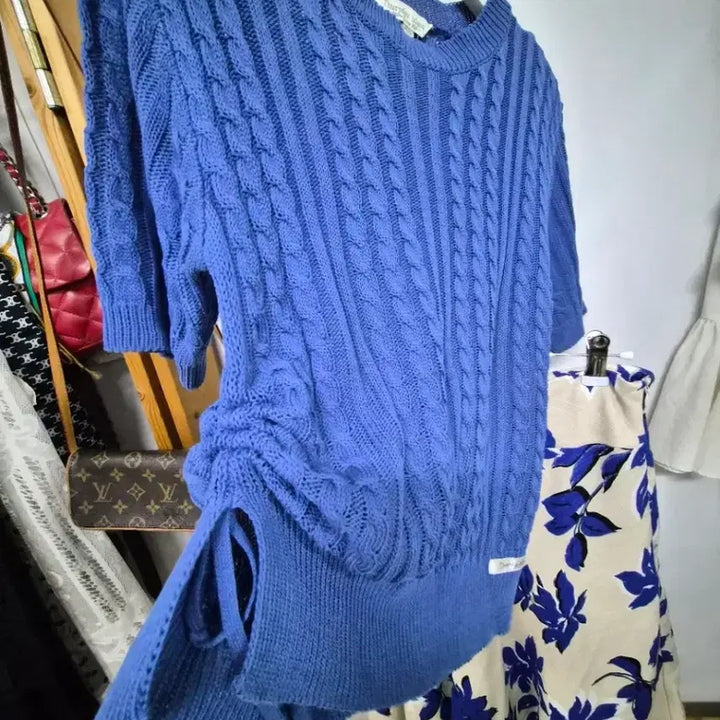 [BUNJANG] Thursday Island Summer Knit Top / 써스데이아일랜드 언발 여름니트