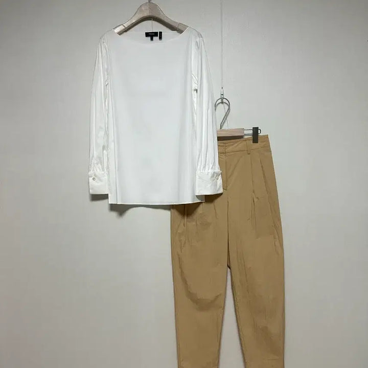 [SOLD OUT] 띠어리 보우트넥 화이트 스판 블라우스
