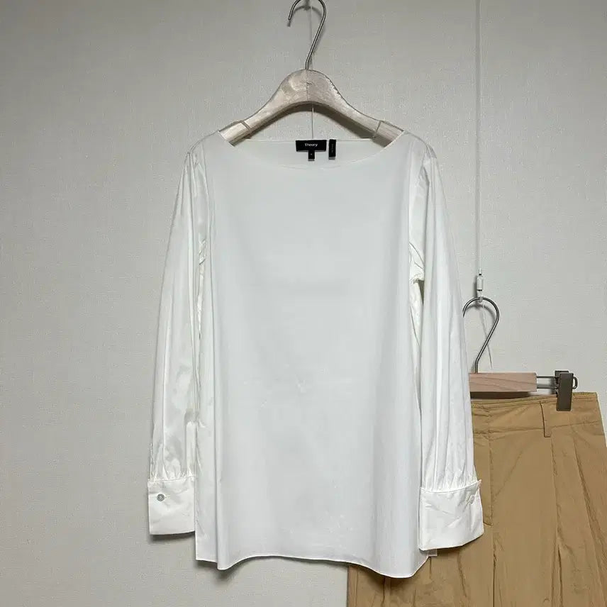 [SOLD OUT] 띠어리 보우트넥 화이트 스판 블라우스