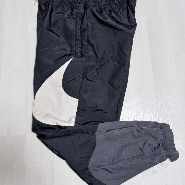[SOLD OUT] 나이키 남성 스우시 트레이닝바지 (M)