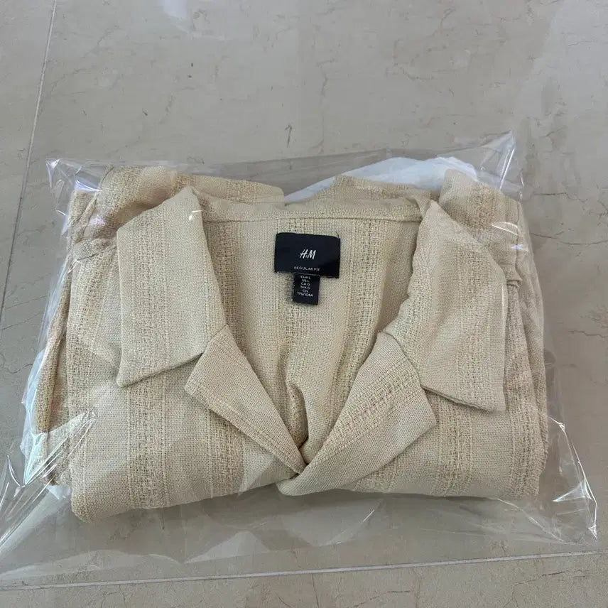 [BUNJANG] H&amp;M Textured Camp Shirt (105) / 에이치엔앰 H&amp;M 남성 텍스쳐 캠프 셔츠 레귤러핏 (105)