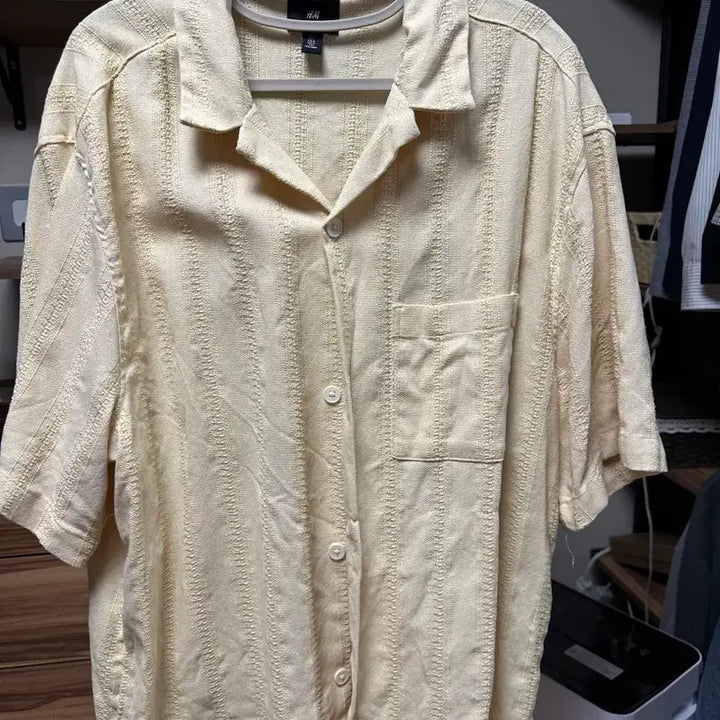 [BUNJANG] H&amp;M Textured Camp Shirt (105) / 에이치엔앰 H&amp;M 남성 텍스쳐 캠프 셔츠 레귤러핏 (105)