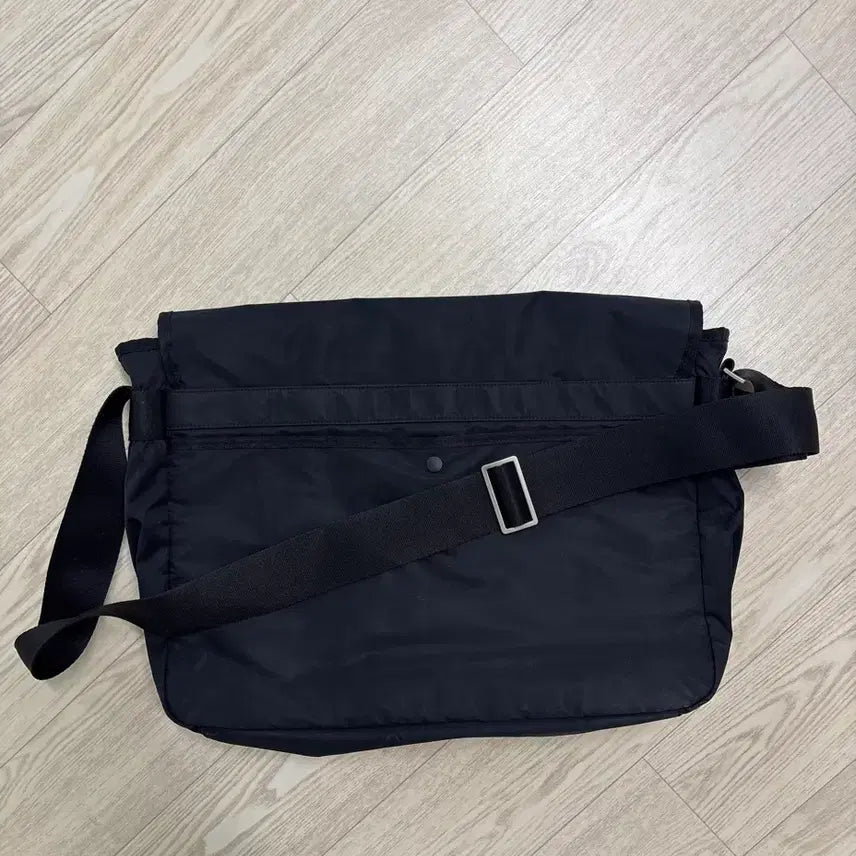 [BUNJANG] Covernat Contempo Messenger Bag Black / 커버낫 컨테포 메신저백 블랙
