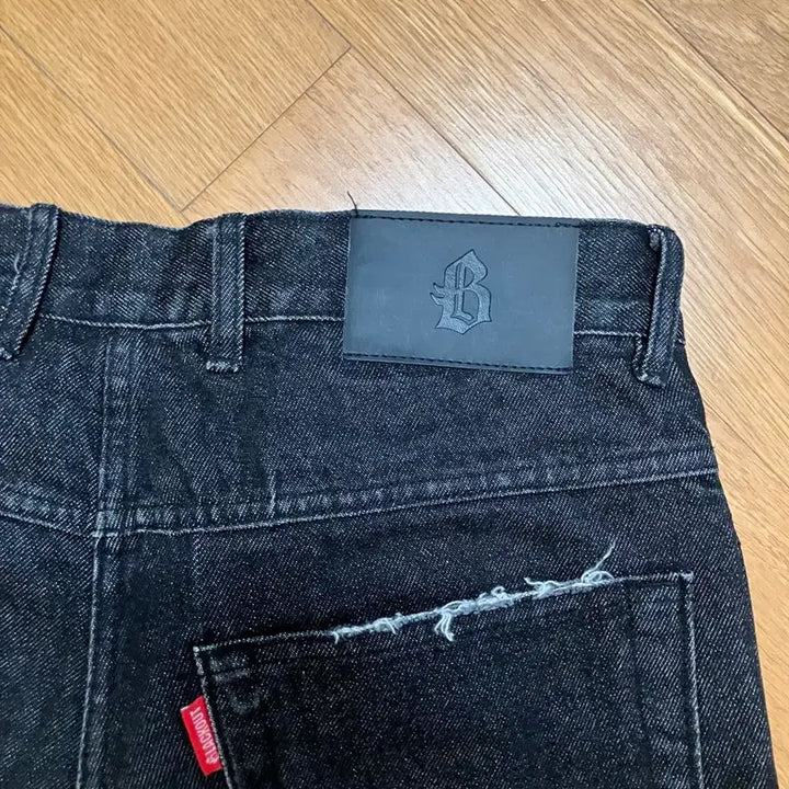 [SOLD OUT] 블랙아웃 카펜터 블랙 데님 팬츠 M