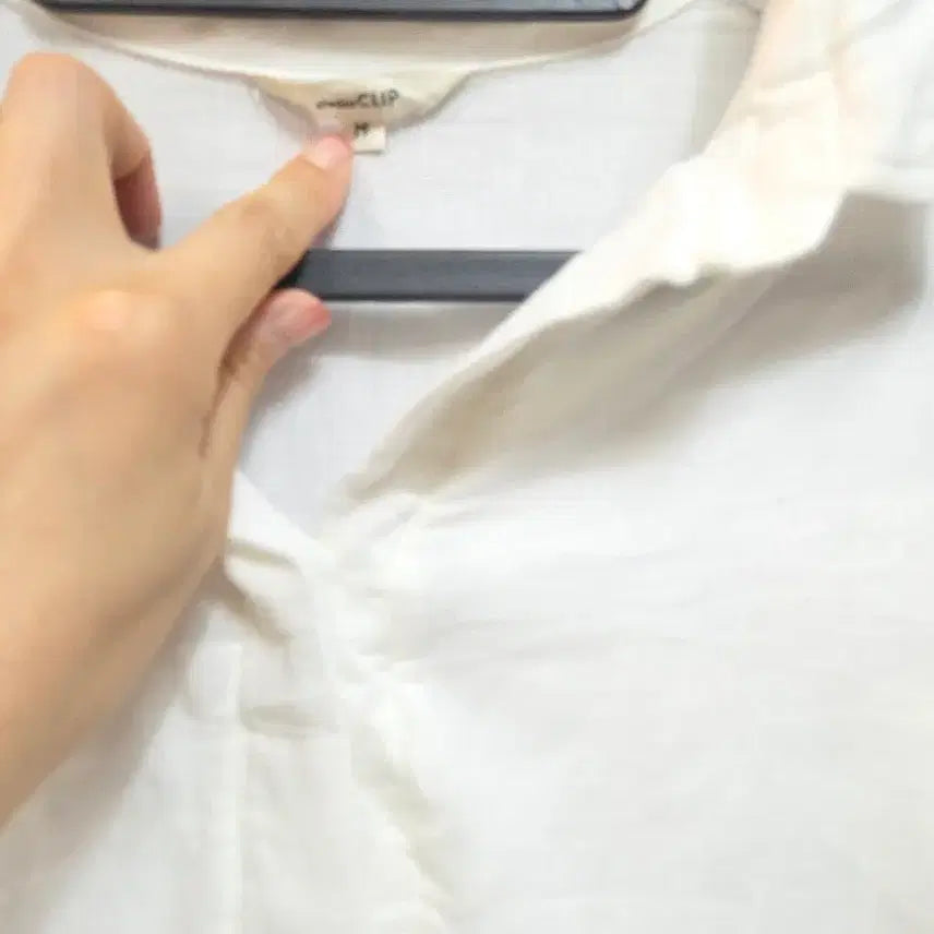 [BUNJANG] White Henley Neck Long Sleeve Shirt / 화이트 헨리넥 셔츠 롱슬리브